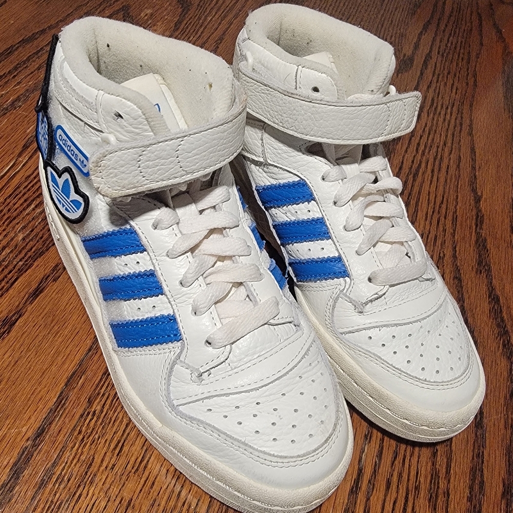 Adidas Kids White and Blue Sneakers used in excellent condition Boys